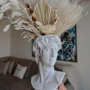 David’s Head Vase + Flower bouquet